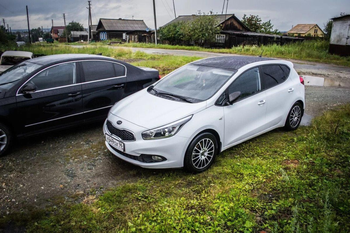 Киа СИД 2 С черной крышей