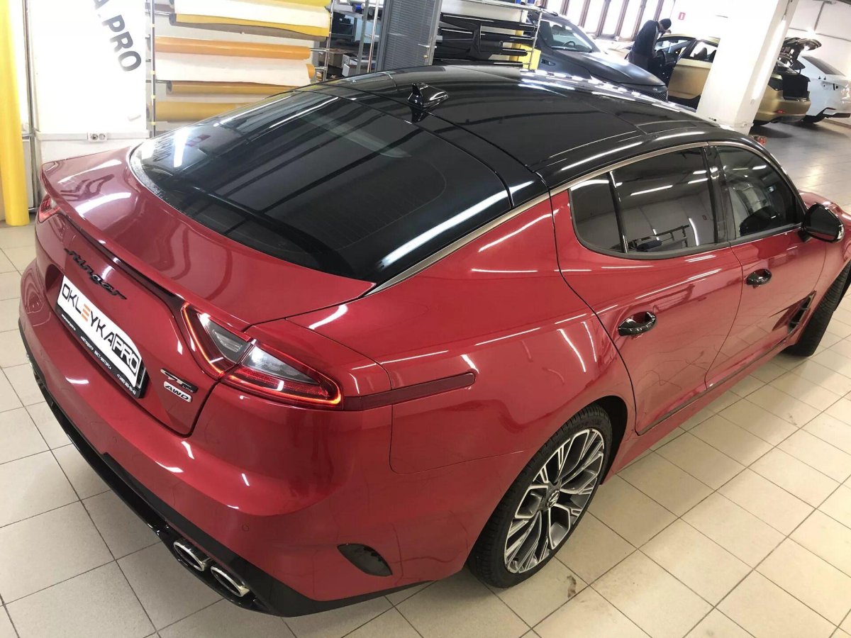 Киа Стингер черная крыша