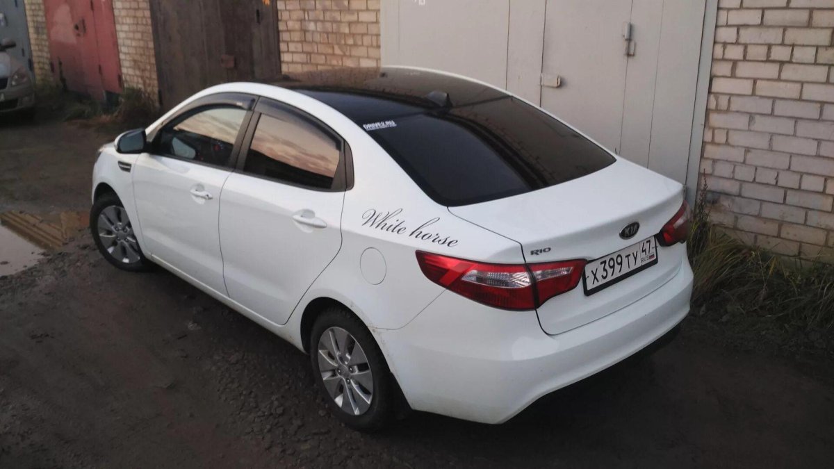 Kia Rio 4 с черной крышей