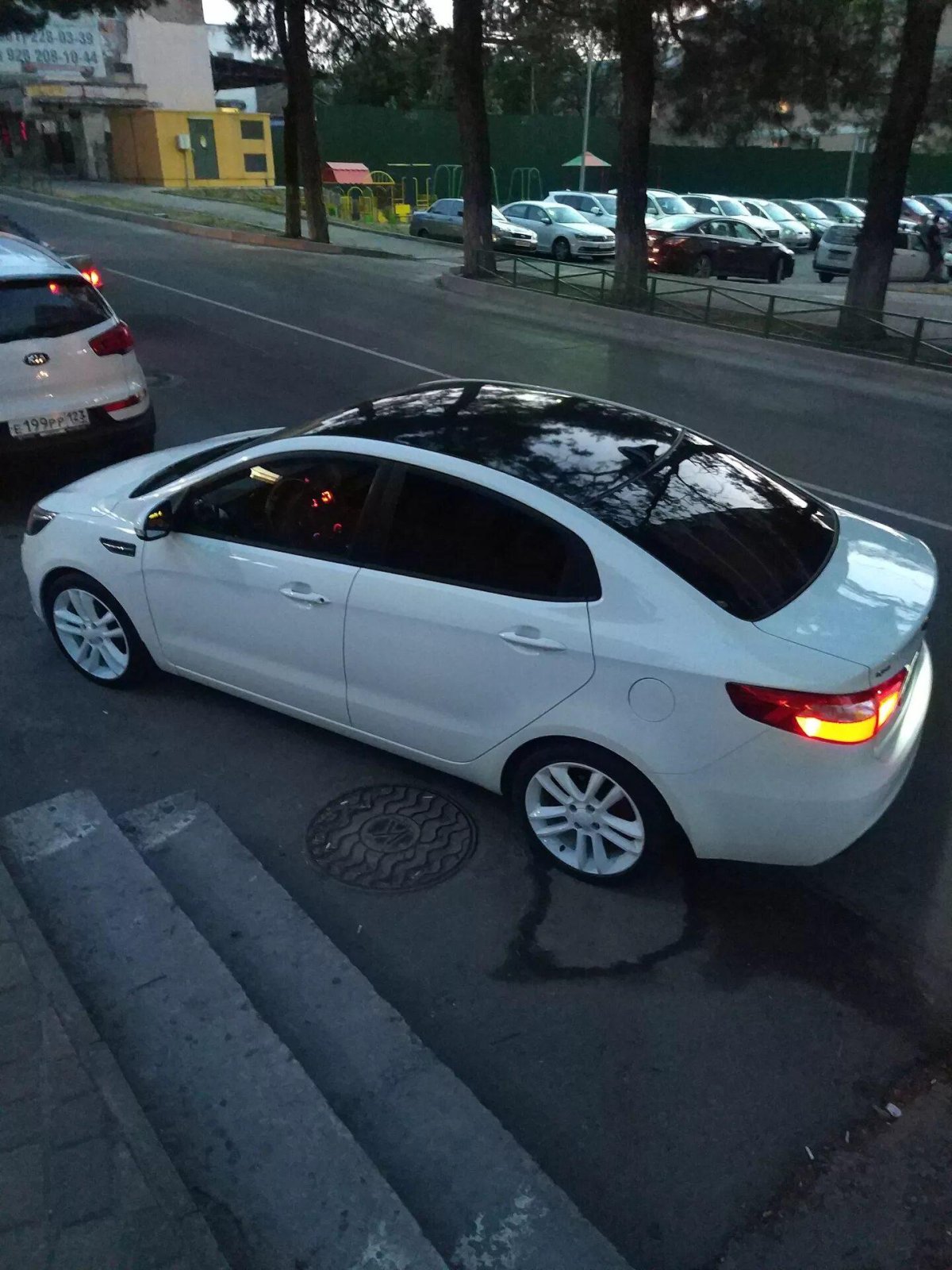 Киа Рио 4 белая с черной крышей