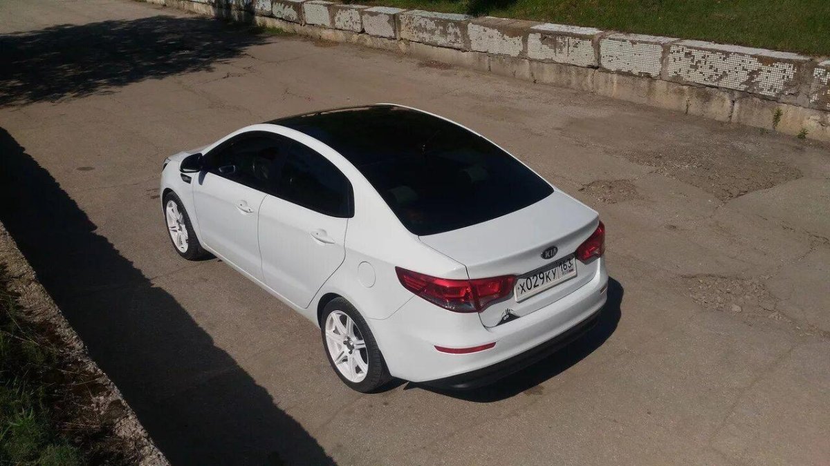 Киа Рио 3 с черной крышей