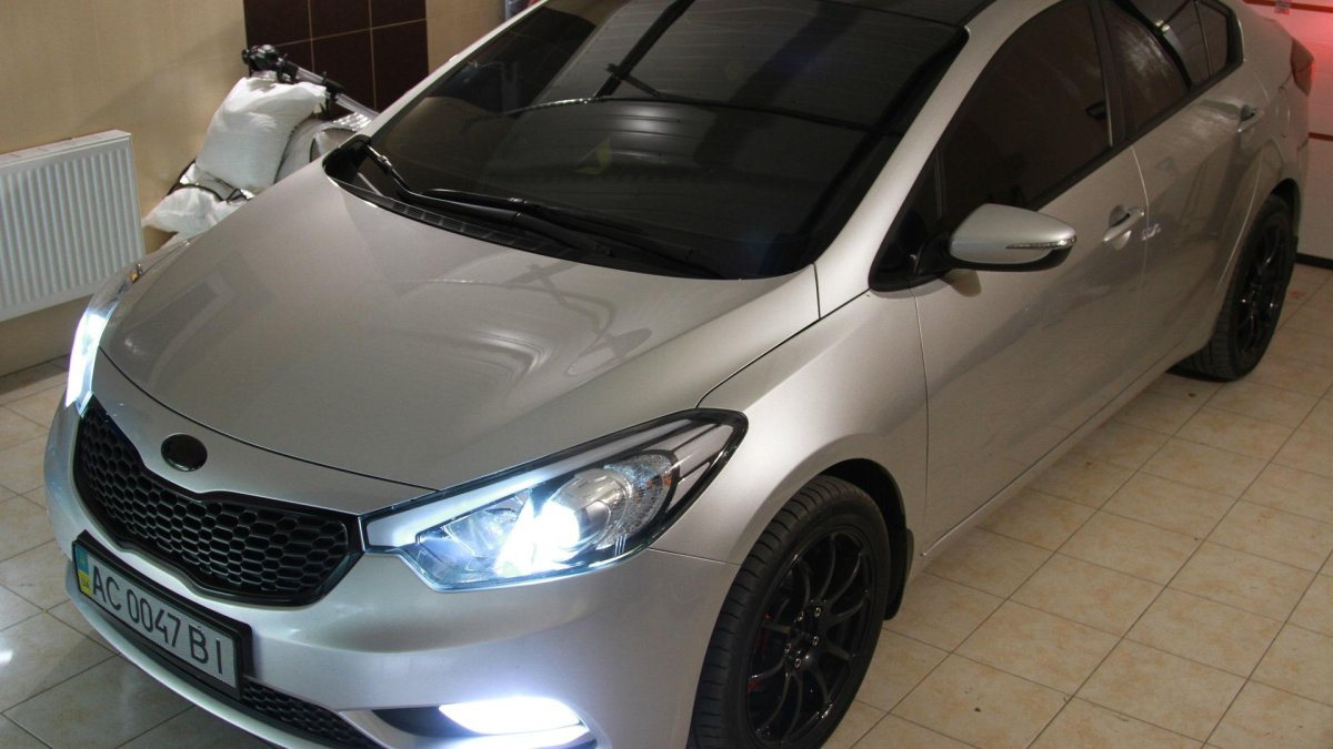 Киа Церато 3 с черной крышей