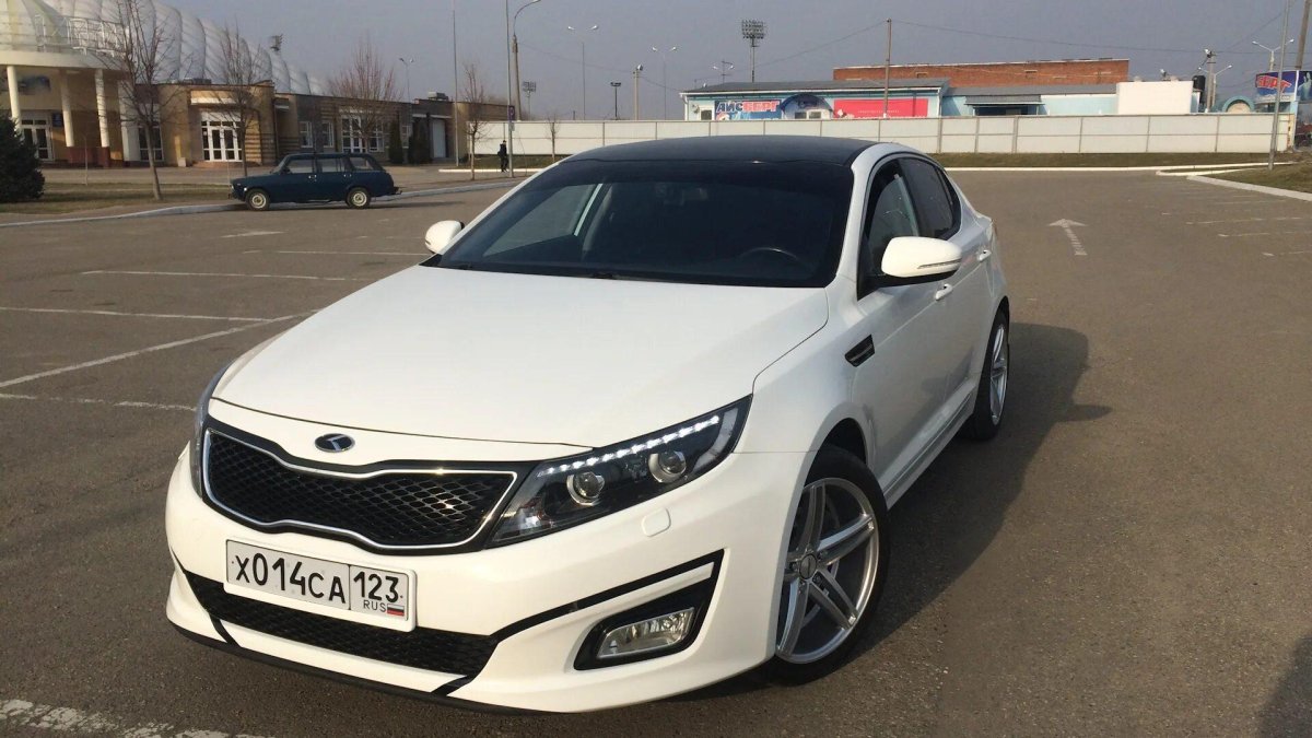 Киа Оптима с черной крышей