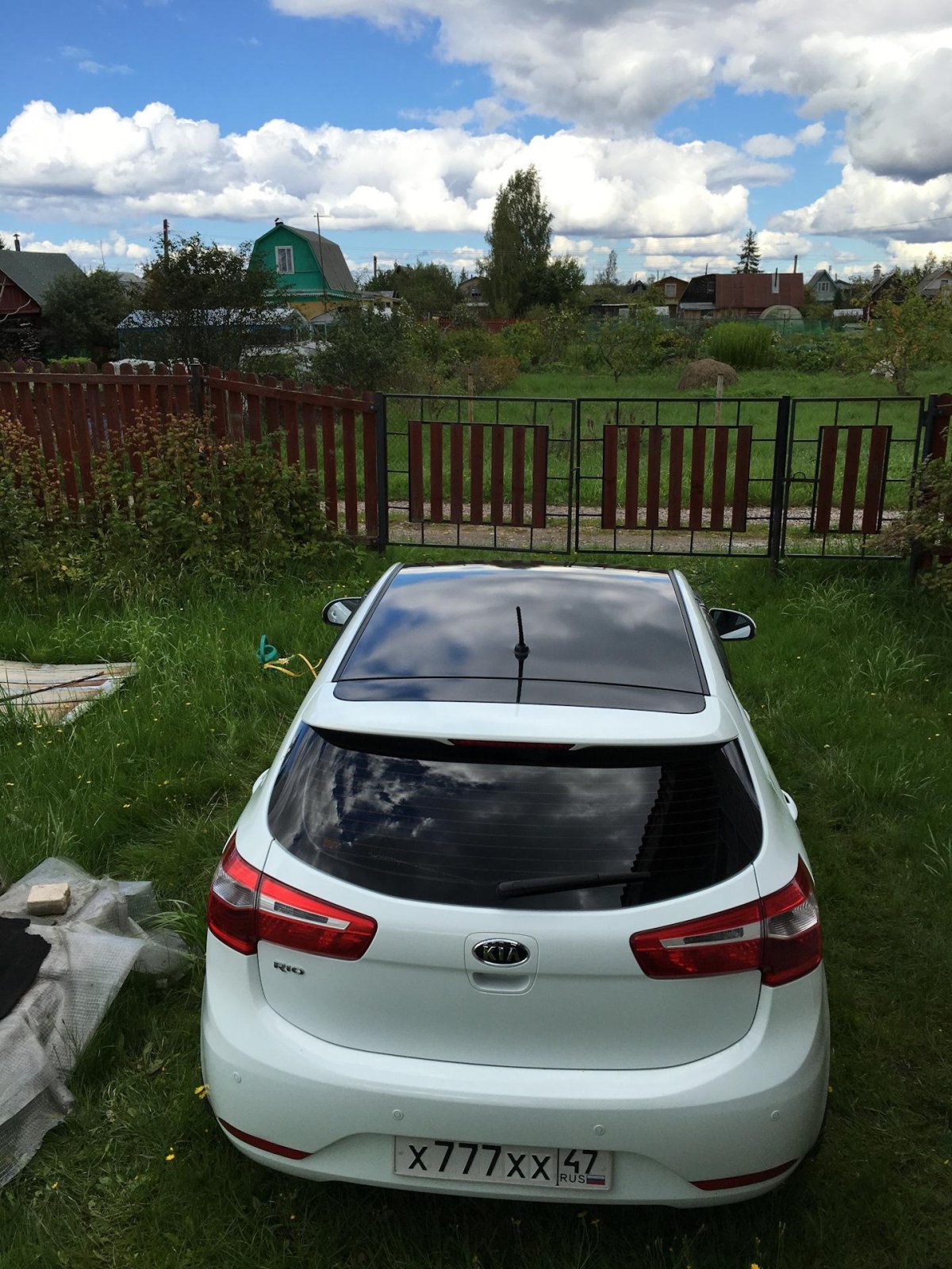 Киа Рио 3 хэтчбек черная крыша