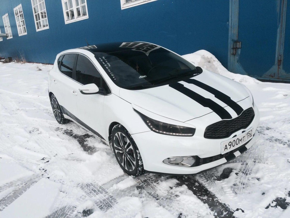 Kia Ceed с черной крышей