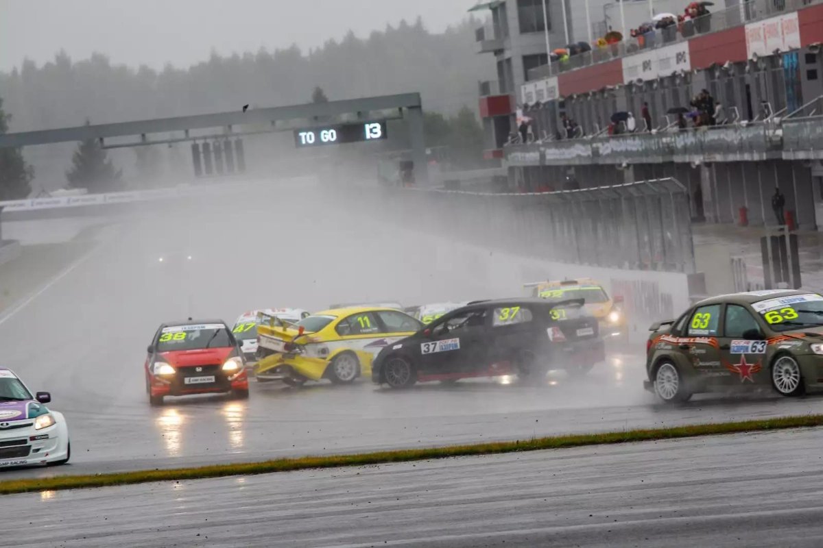 Кольцевые гонки аварии