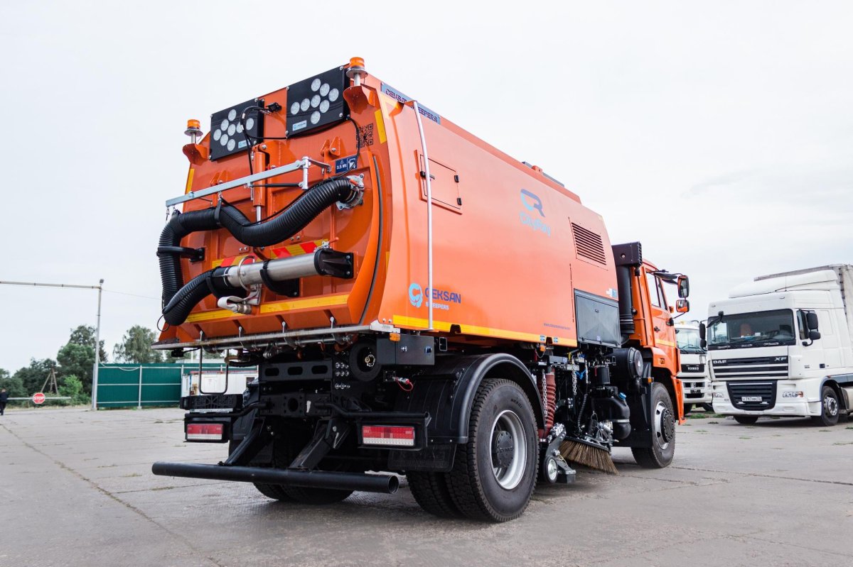 Многофункциональная комбинированная дорожная машина Ceksan 8 КАМАЗ