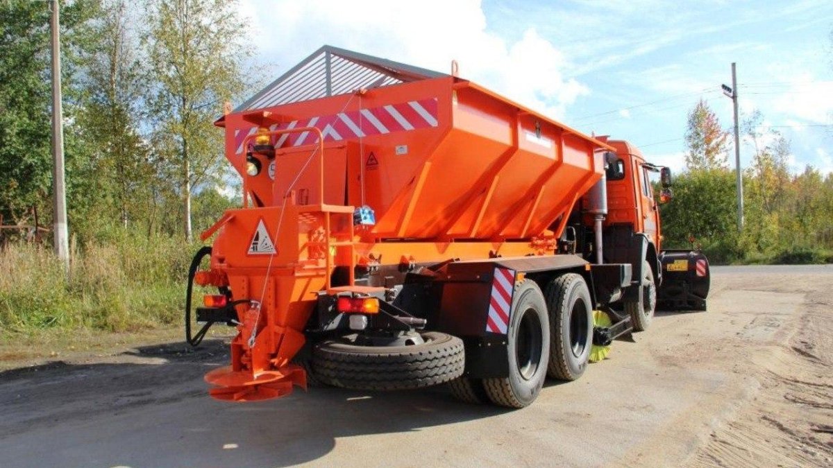 КАМАЗ 65115 пескоразбрасыватель