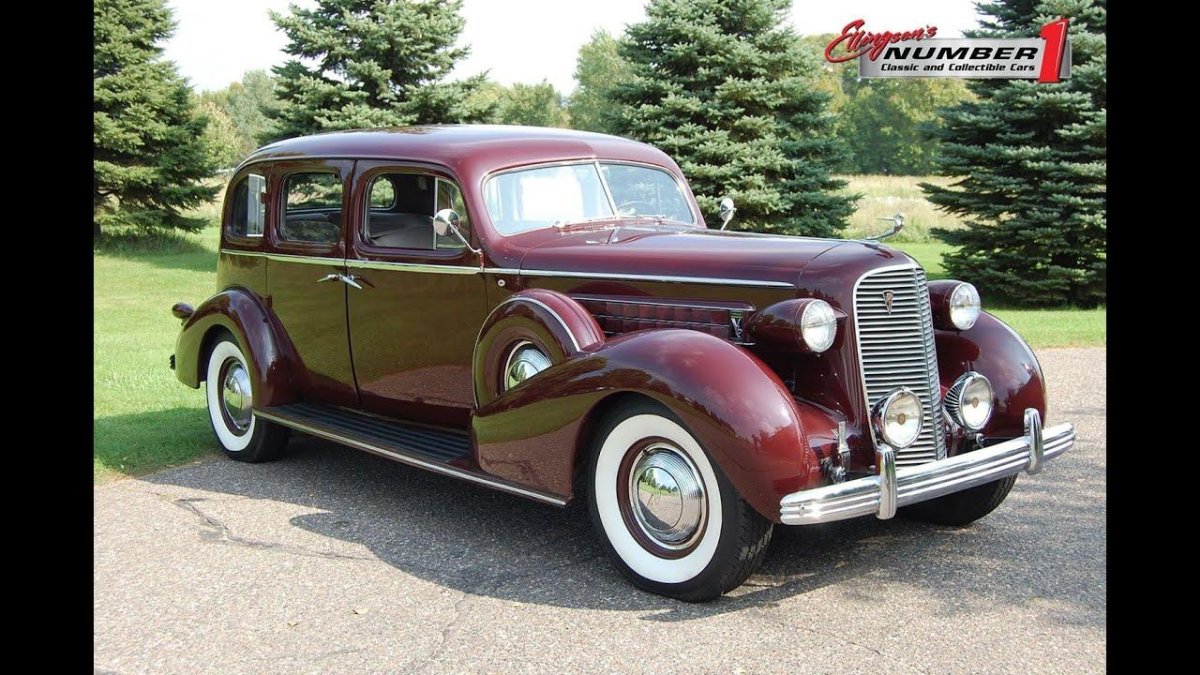 Packard 180 Formal sedan 1942