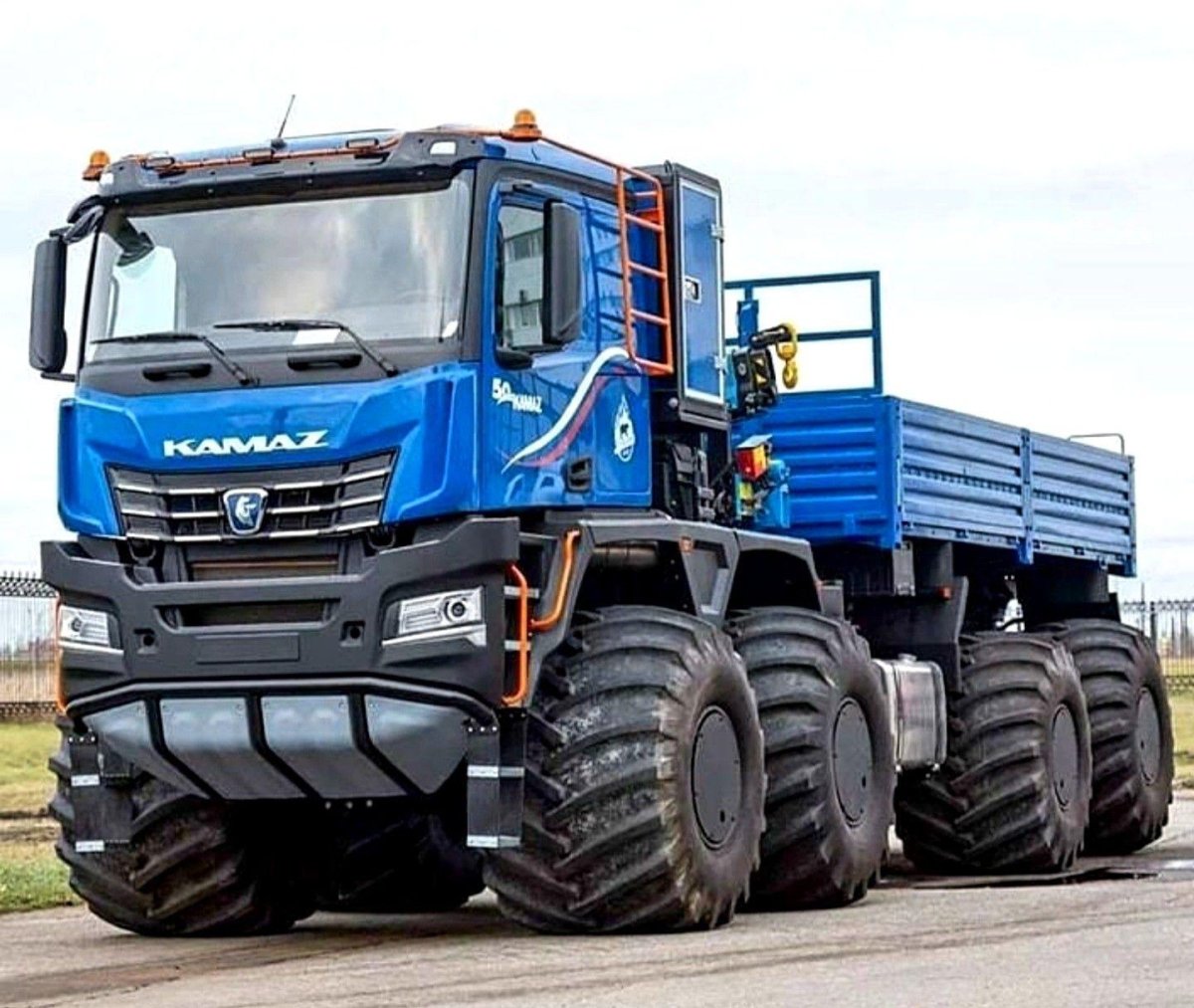 КАМАЗ Арктика 8х8