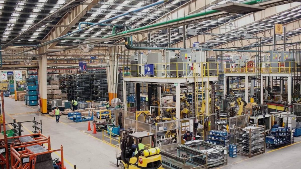 Завод в Мексике v=Magna