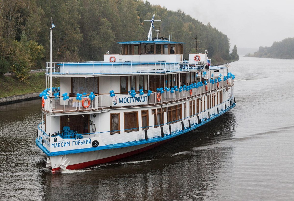 Теплоход Максим Горький канал имени Москвы