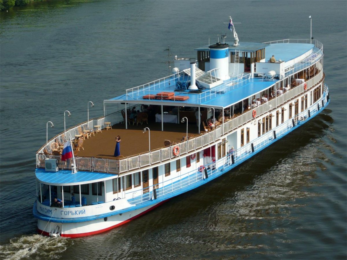 Теплоход Максим Горький