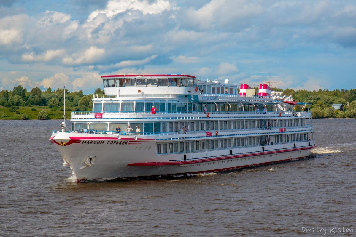 Речной пароход Максим Горький