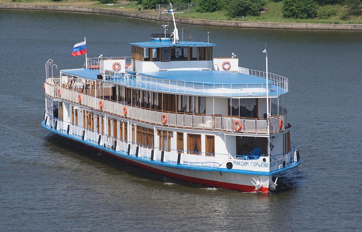 Морской теплоход Максим Горький