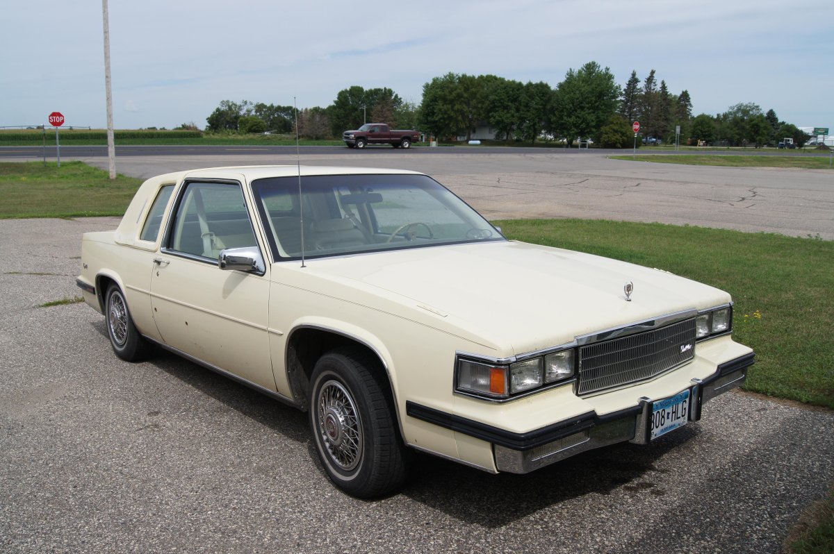 Кадиллак купе Девиль 1985