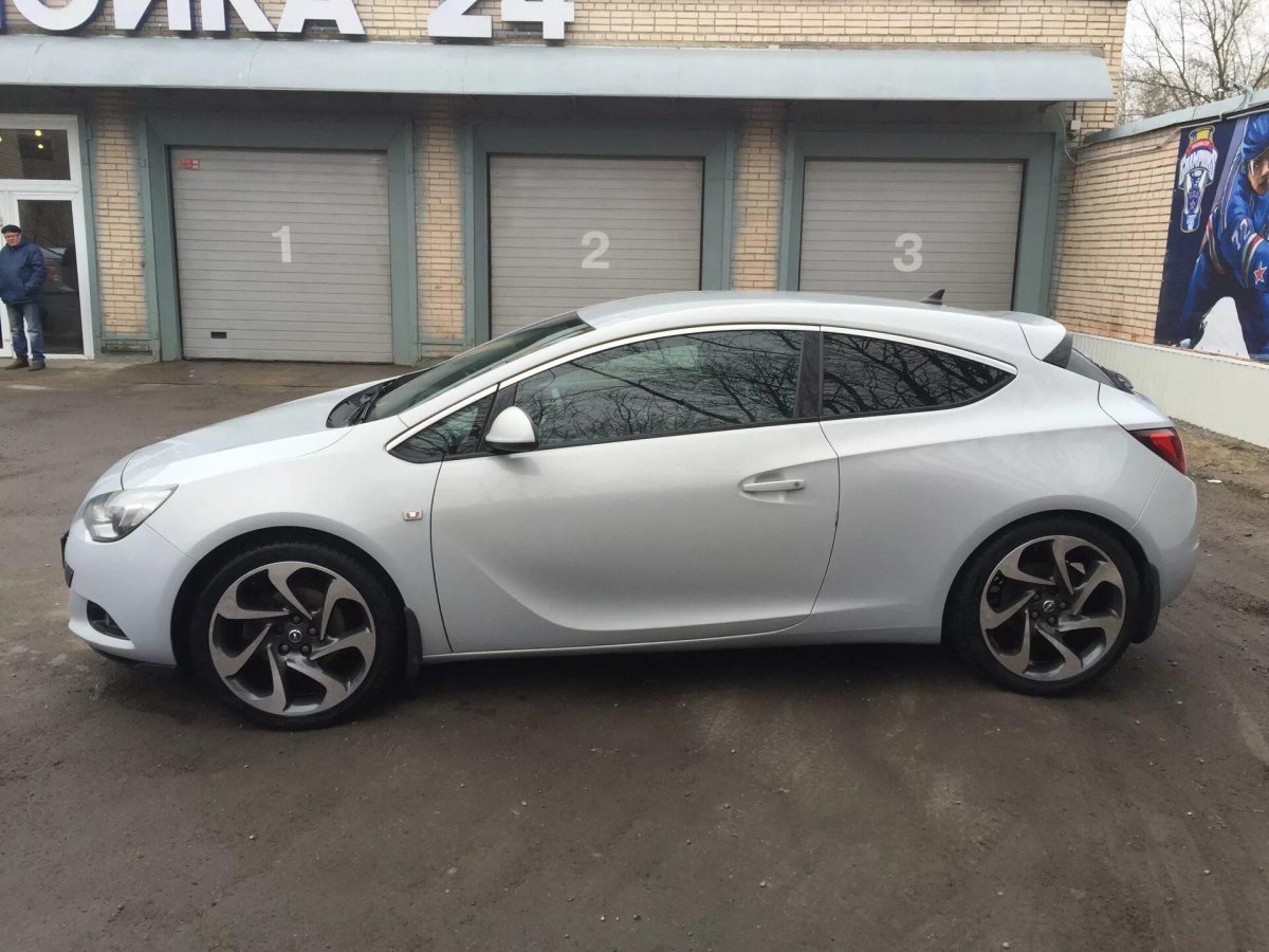 Опель Астра GTC r20