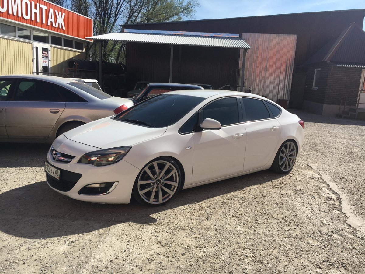 Opel Astra r19