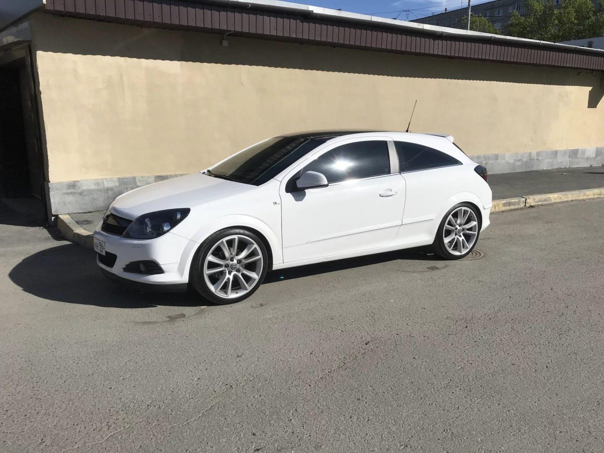 Opel Astra h на 19 дисках