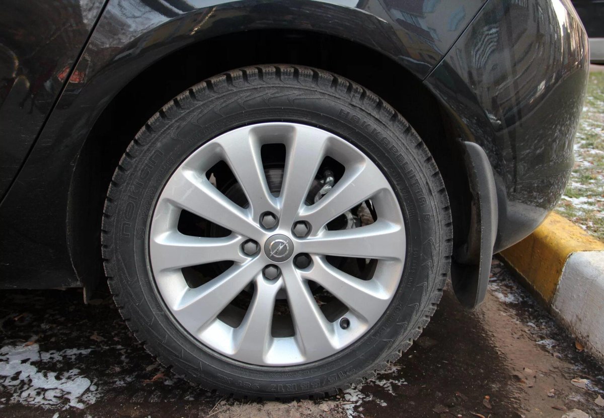 215/55 R17 на Opel Astra j