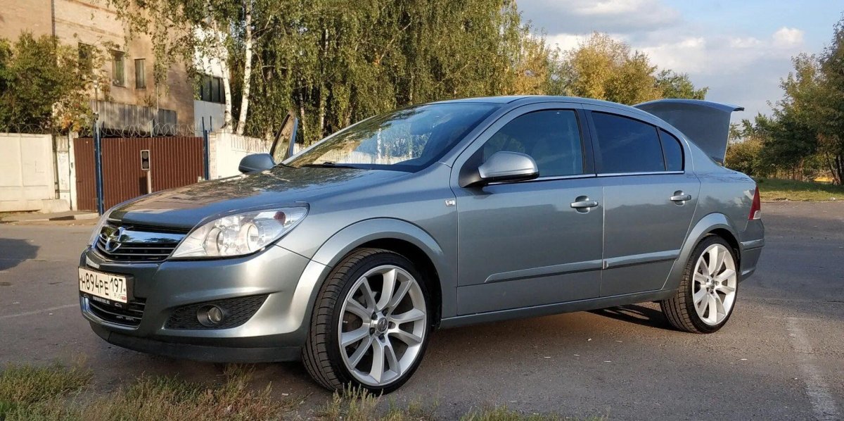 Opel Astra h sedan r17