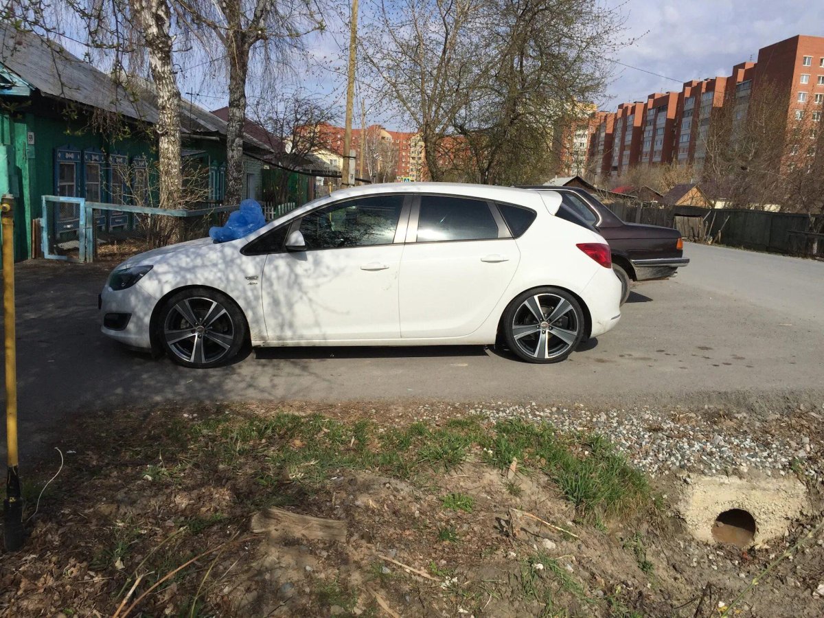 Opel Astra j на 19 дисках