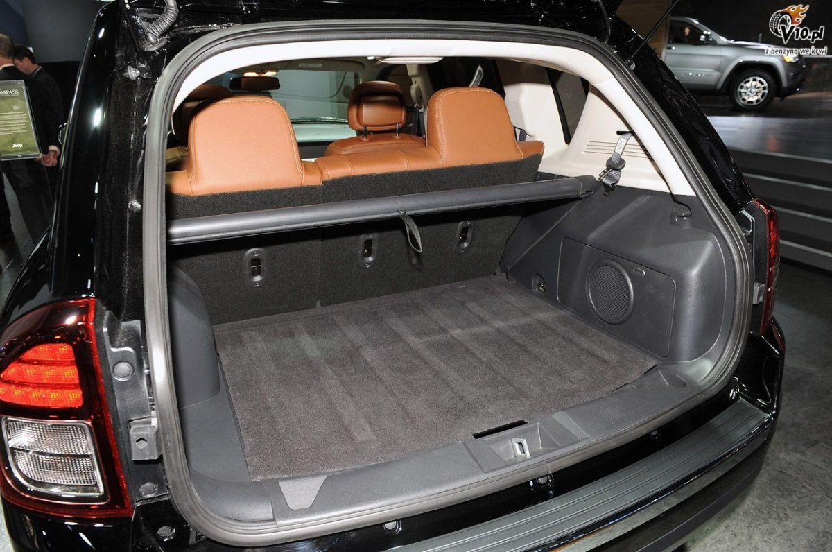 Jeep Compass 2012 багажник