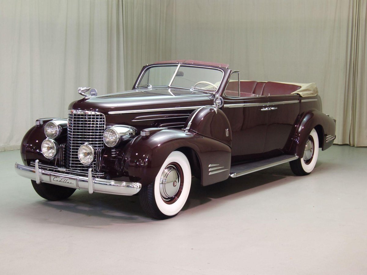 1939 Cadillac v-16