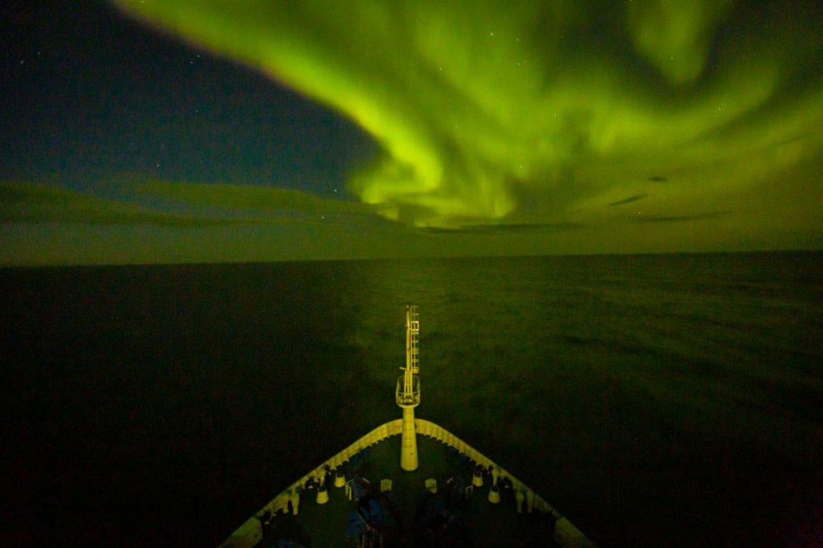 Атомный ледокол и Северное сияние