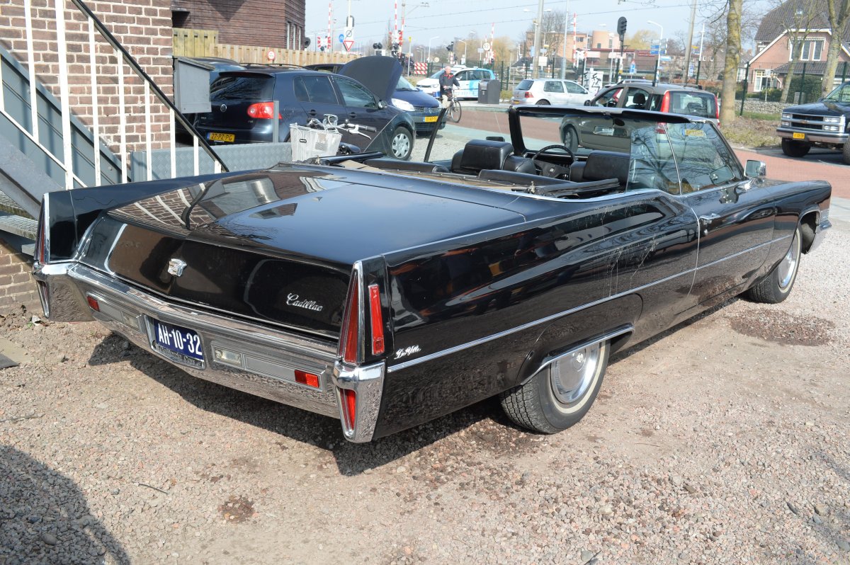 Cadillac Deville (1965-1970) седан