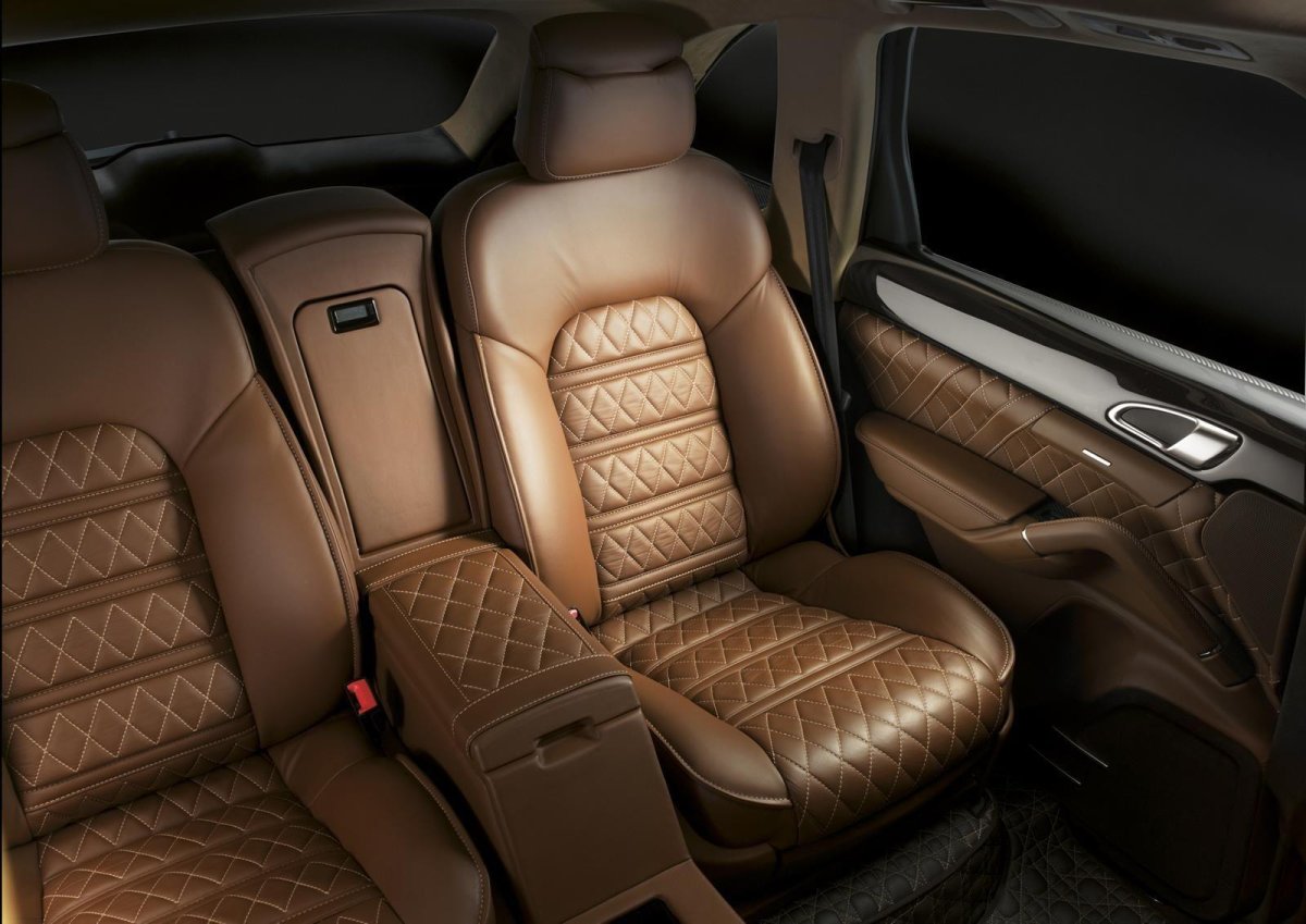 Porsche Cayenne 958 салон сзади