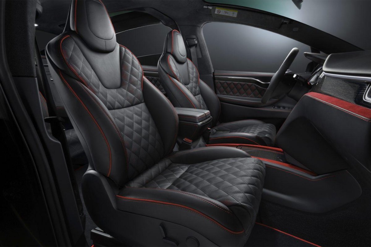 Перешив салона Tesla model y