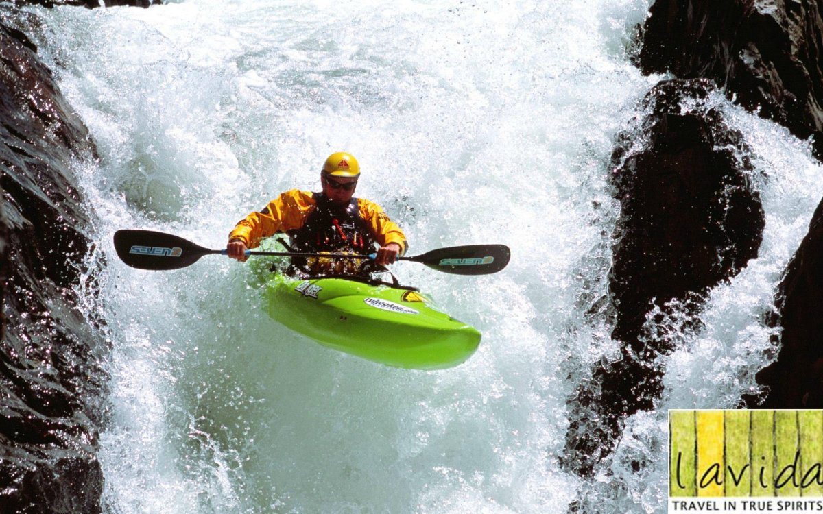 Спуск на байдарках по горным рекам