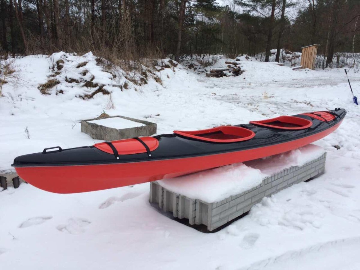 Стеклопластиковое каноэ