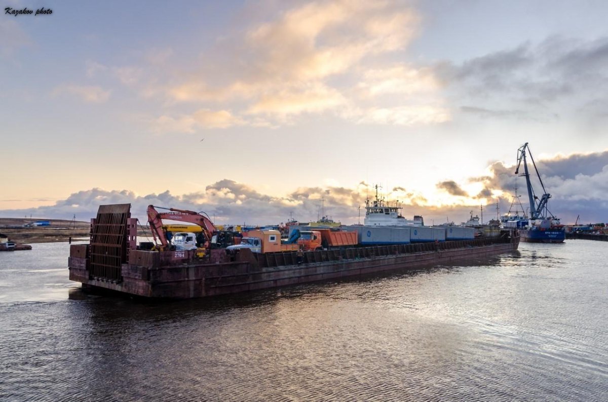 Сухогрузная баржа площадка 2025