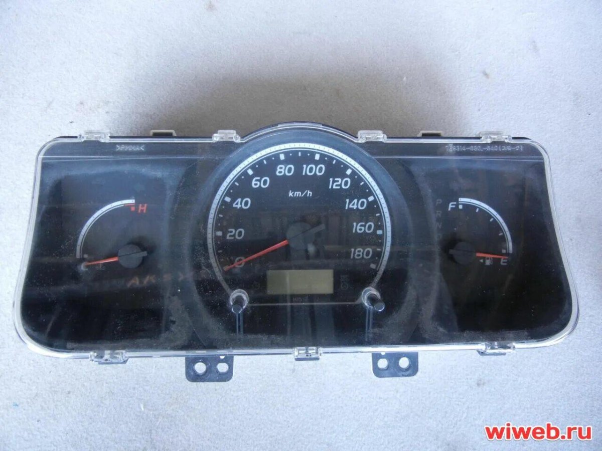 Приборная панель Тойота Хайс