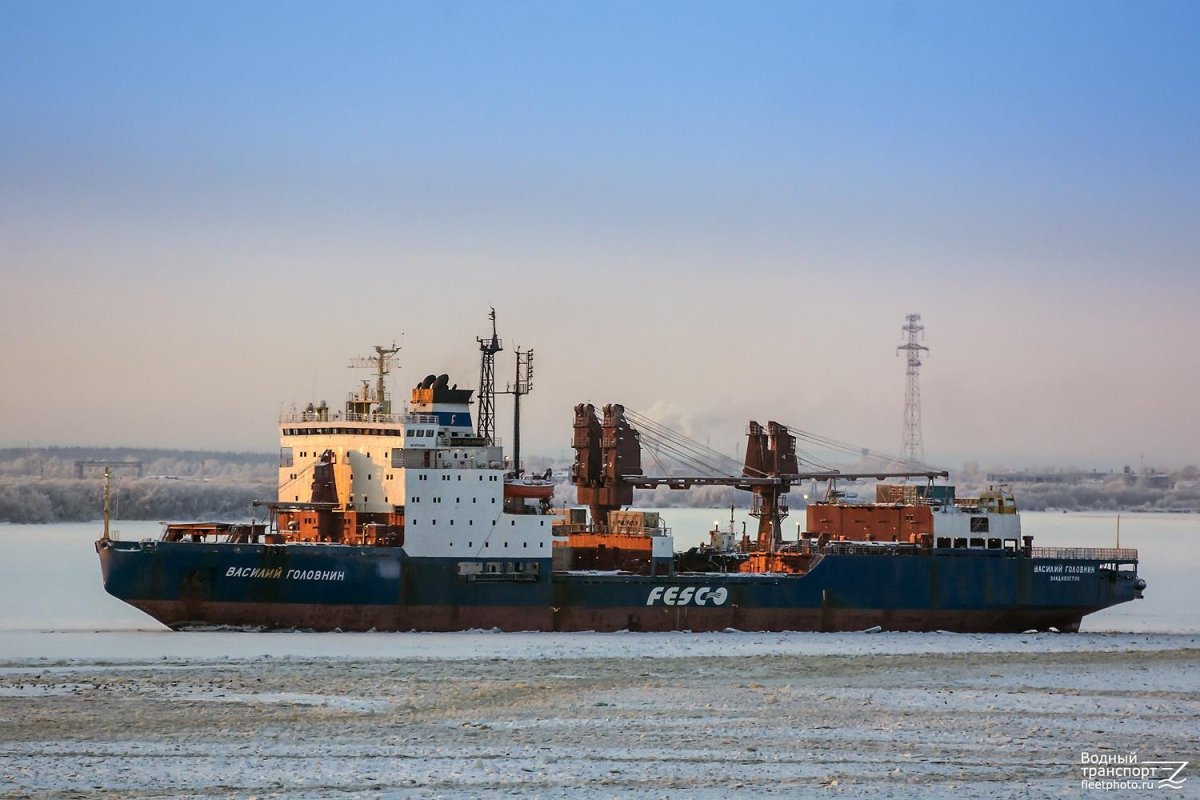 Василий Головнин судно