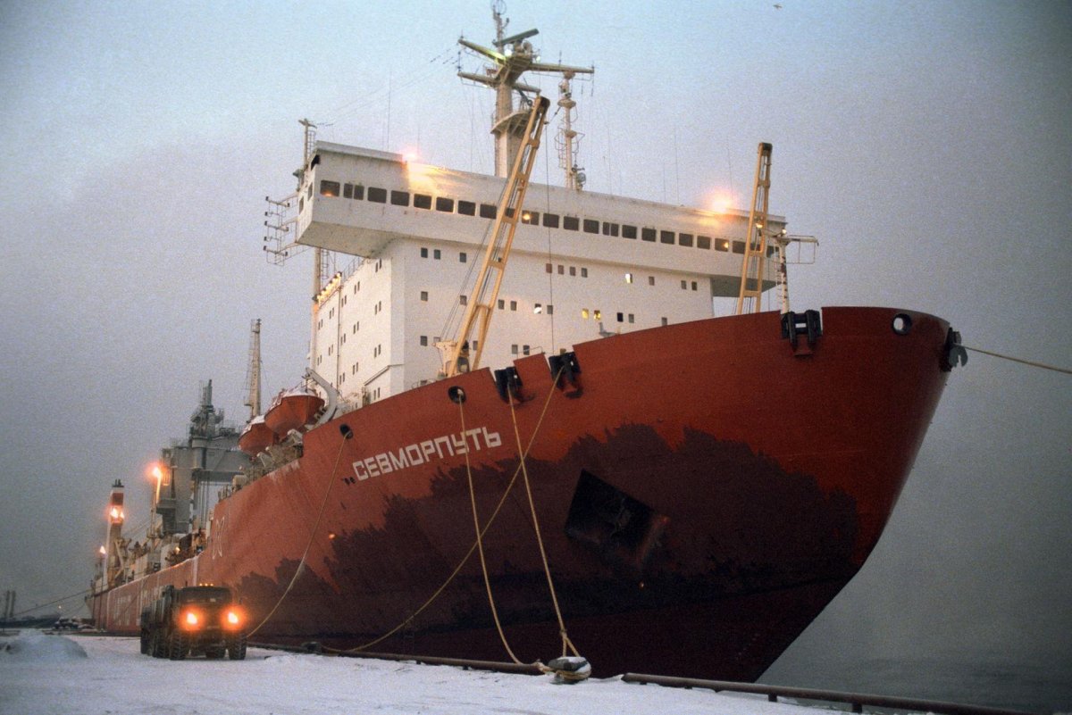 Атомный лихтеровоз Севморпуть