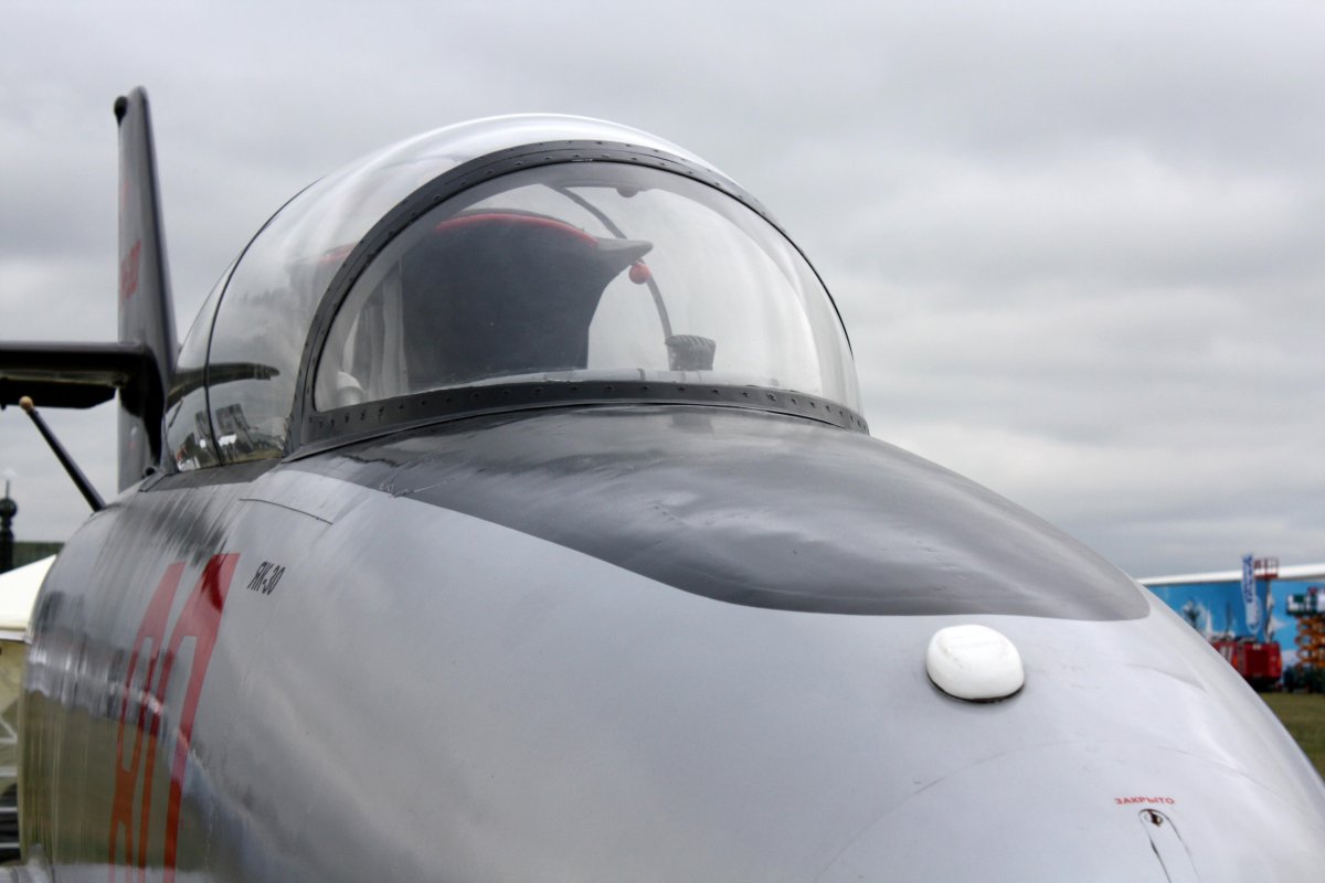 Як-32 самолет