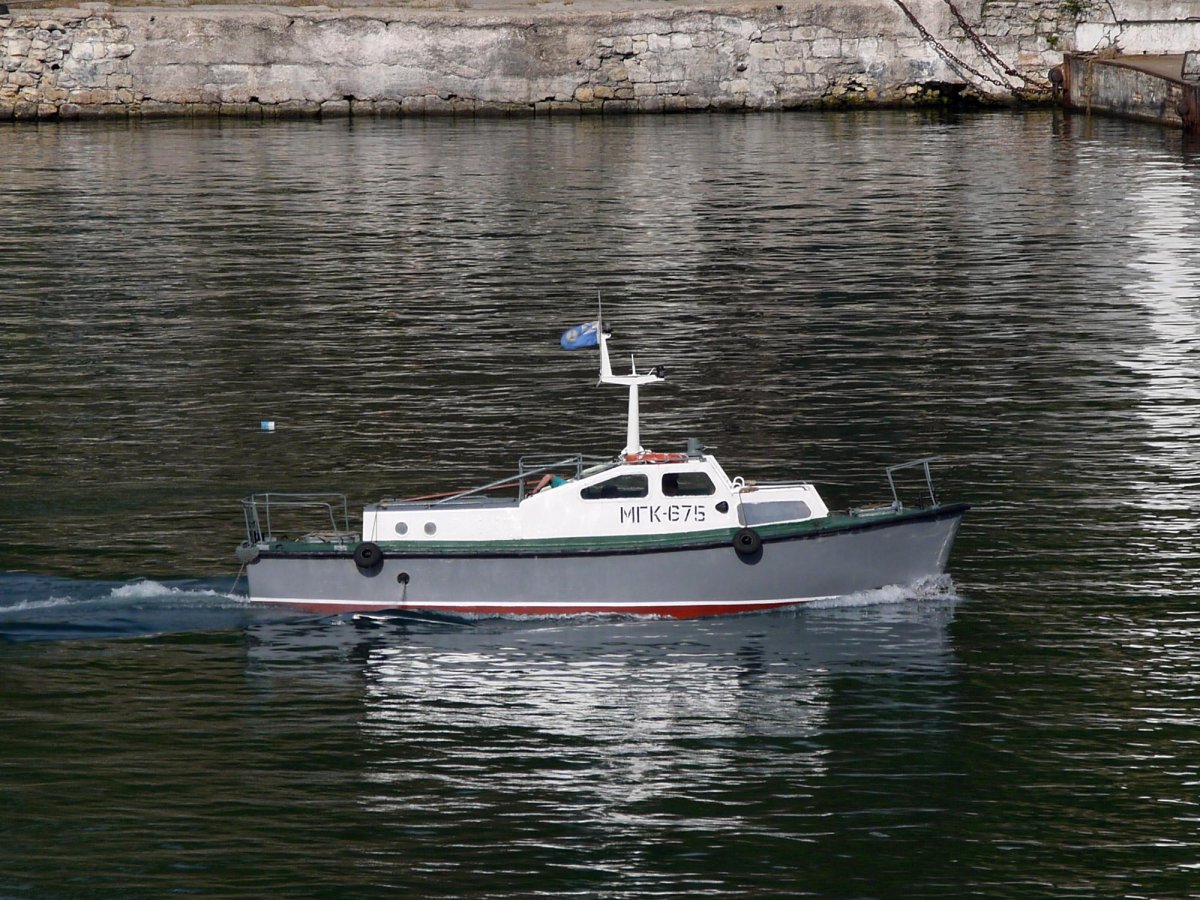 Малый гидрографический катер МГК-675
