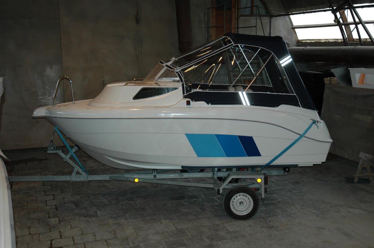 Катер стеклопластиковый Delta 500