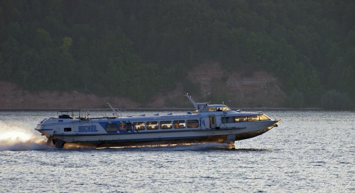 Теплоход на подводных крыльях Чайка