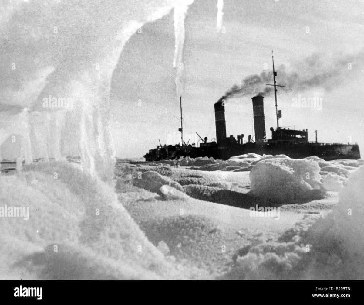 Ледокол Красин во льдах