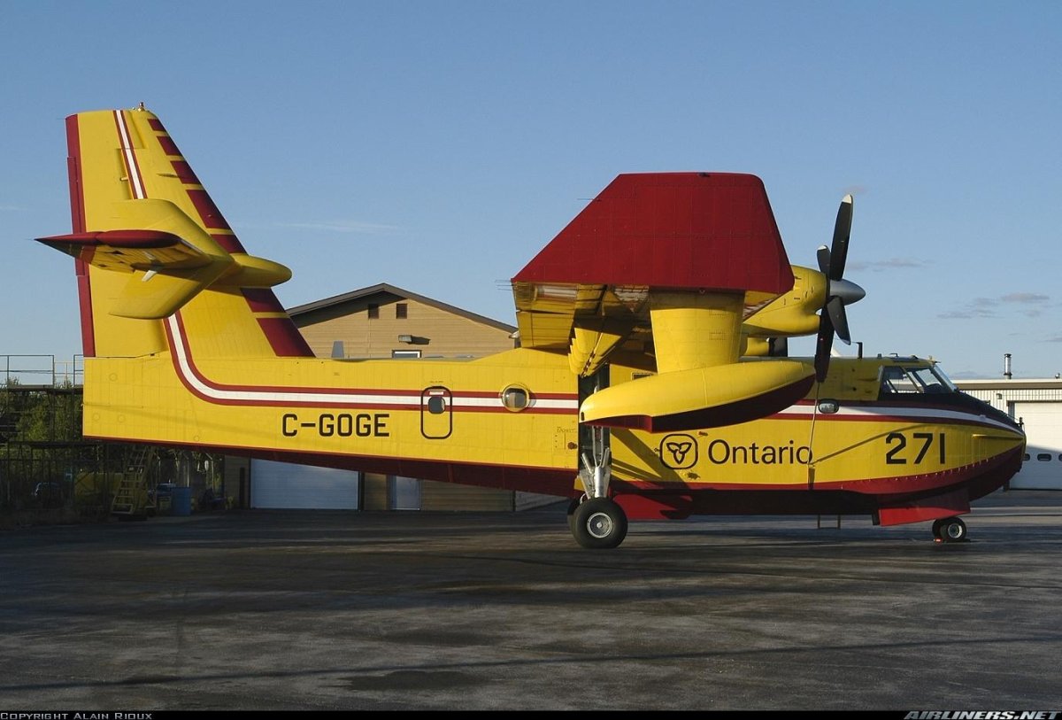 Самолет Canadair CL-415