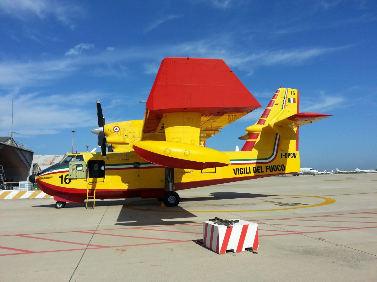 Самолет Canadair CL-415