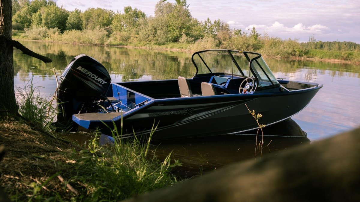 Лодка Windboat 4.6 DCX