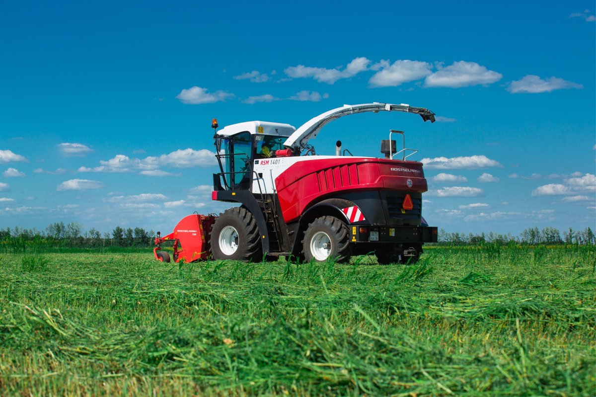 Кормозаготовительный комбайн Ростсельмаш