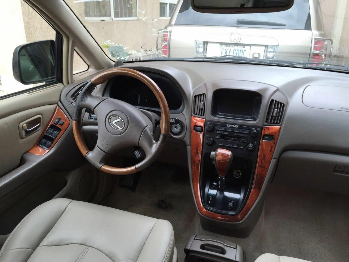 Lexus RX 300 2002 Salon
