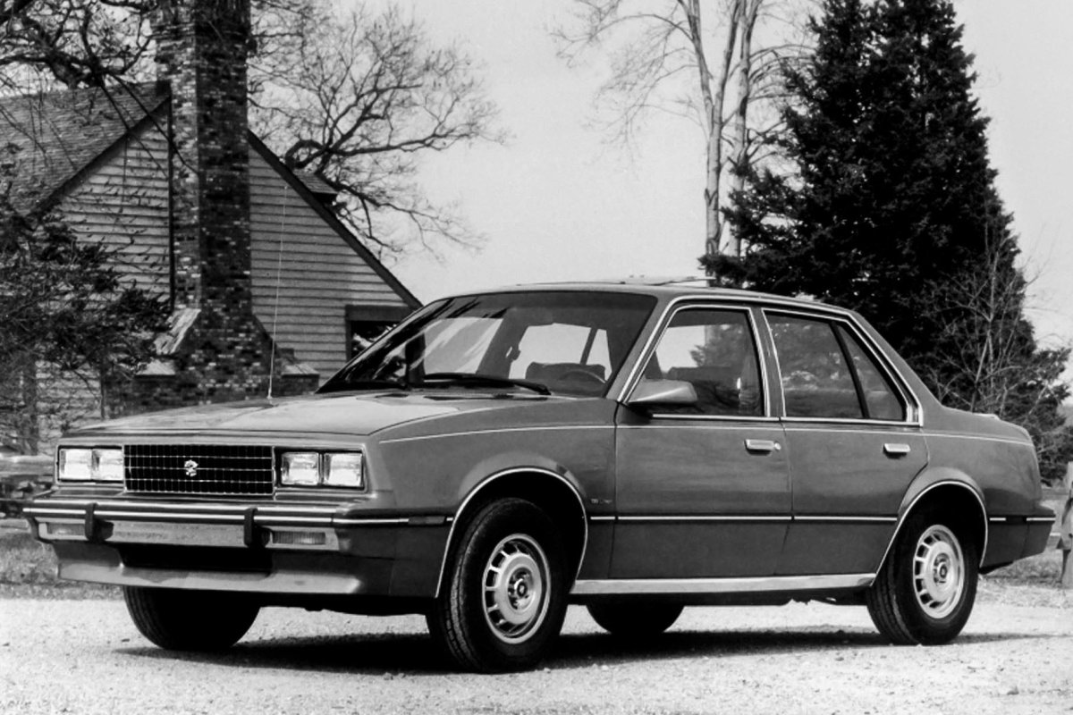 Кадиллак Симаррон 1982 года