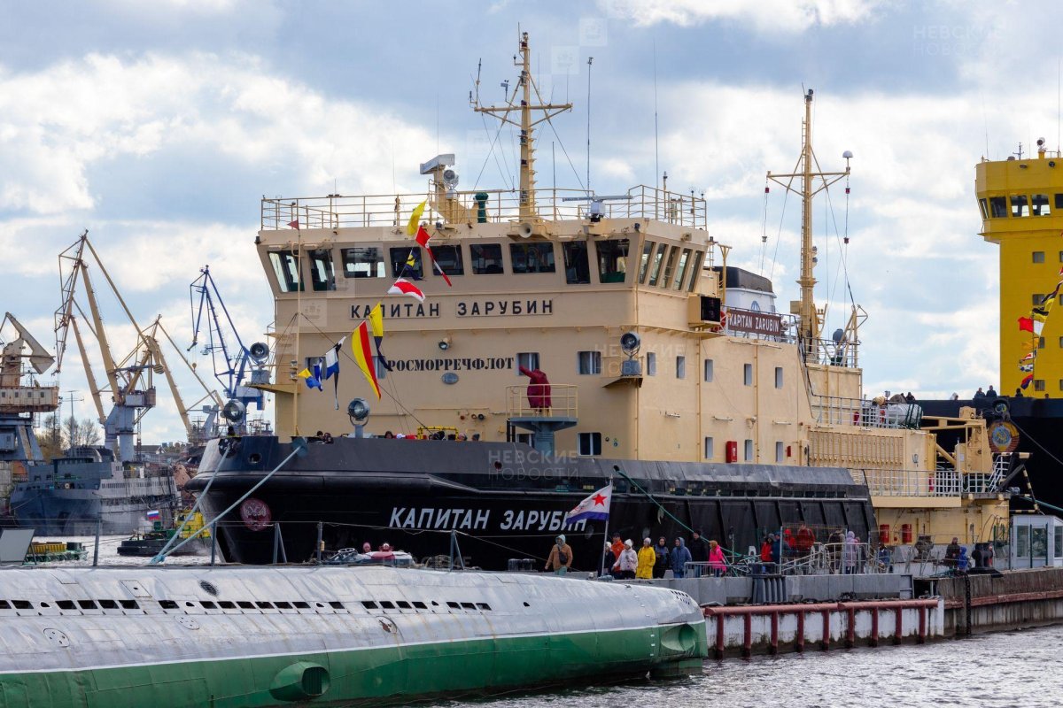 Ледокол "Капитан Сорокин" в Санкт-Петербурге